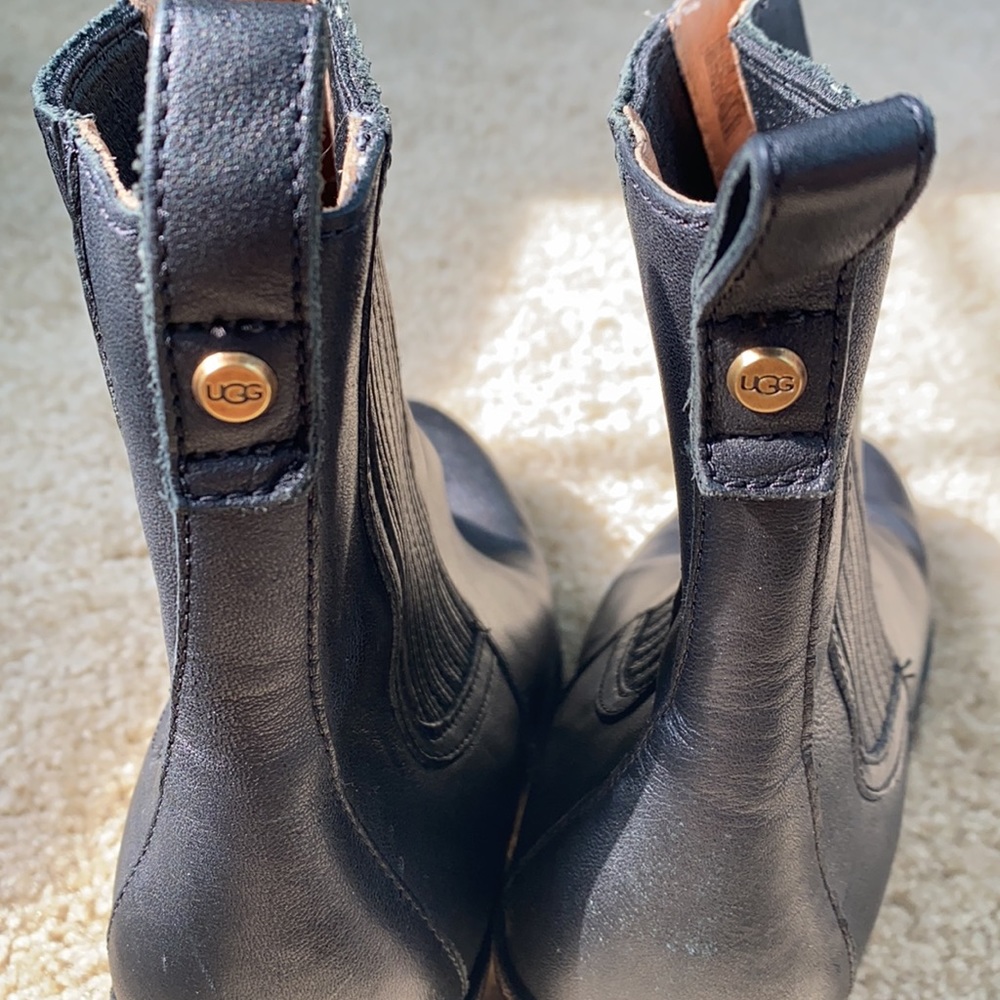 Ugg black boots slightly worn size 9 - Picture 3 of 6
